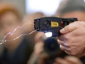 В Україні пропонують розширити список підстав для застосування електрошокерів поліцейськими