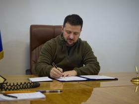 Зеленський підписав законопроекти про продовження воєнного стану та мобілізації