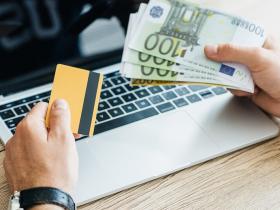 Нацбанк запровадив обмеження для валютних карток за кордоном