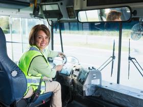 В Україні стартувала безоплатна програма навчання майбутніх водійок автобусів