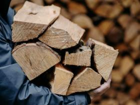 Як мешканцям прифронтових територій отримати фінансову допомогу для купівлі твердого палива розповіли в Мінреінтеграції