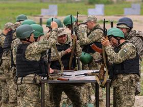 Тривалість базової військової підготовки збільшили в кількох навчальних центрах ЗСУ: які тепер терміни?