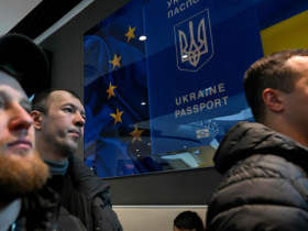 Юнакам за кордоном не видають паспорта без постановки на військовий облік: роз'яснення адвоката