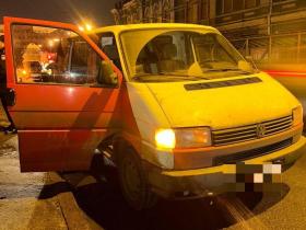 У Харкові чоловік з пістолетом вибив вікна в бусі ТЦК, щоб звільнити родича - його вже затримано