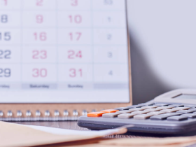 В податковій нагадали граничні строки сплати ПДФО та військового збору у 2025 році