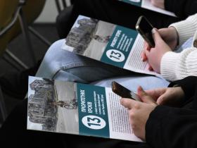 У Коаліції організацій, які опікуються постраждалими від війни, просять владу допомагати молоді виїжджати з окупованих територій