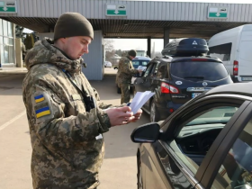 Мінкульт призупиняє видачу дозволів на виїзд за кордон журналістам і митцям, оскільки вони не завжди повертаються