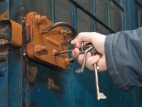 Сприяння у незаконному виїзді за кордон: застосовано запобіжні заходи до голови суду, судді та помічника судді