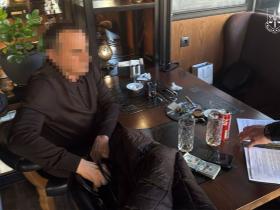 Обіцяв працевлаштування за $10 тис – на шахрайстві викрито депутата Житомирської облради
