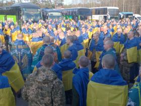 277 українських воїнів повернулися додому з російського полону