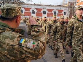 Шикування, зібрання, нагородження: депутати пропонують забронити на час війни масові заходи за участі військових