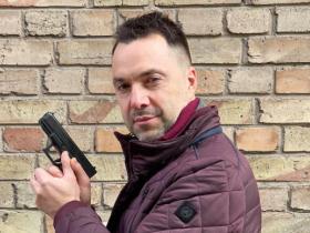 Президент Зеленський ввів у дію укази про санкції проти Арестовича, Олешка та інших