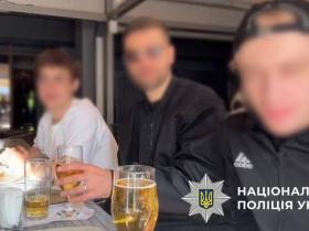 Поліція Києва притягнула до відповідальності «блогерів», які напідпитку у прямому ефірі хизувались наявністю незареєстрованої зброї