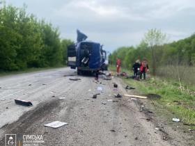 Росіяни вдарили по рейсовому автобусу в Сумській області: є загиблі і поранені