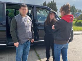З Німеччини екстрадовано підозрювану у справі щодо заволодіння державними землями під Києвом