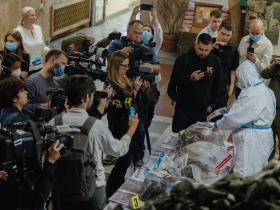Репатріація тіл: Міністр внутрішніх справ України показав журналістам, як росія знущається з пам’яті полеглих