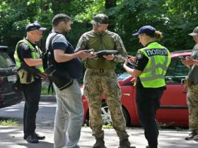 Хто має право перевіряти військово-облікові документи та яка процедура перевірки