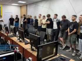На Дніпропетровщині припинено діяльність декількох десятків шахрайських кол-центрів
