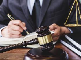 Зупинення виконання судового рішення про виключення з військового обліку