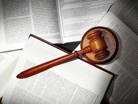 Розмежування преюдиційних обставин та правової оцінку наданої судом