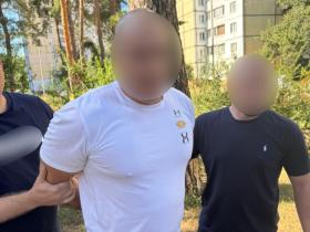 У Києві затримали сина кримінального авторитета з Дніпра, який замовив вбивство свідка та намагався дати $1 млн хабаря