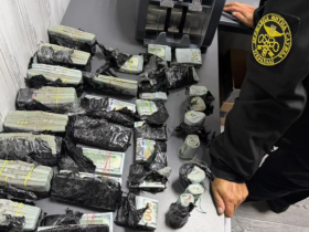 На кордоні митники затримали жінку, яка хотіла вивезти готівкою майже $1 млн