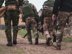 Евакуація військовослужбовця, який отримав поранення: процеси, які мають правове значення