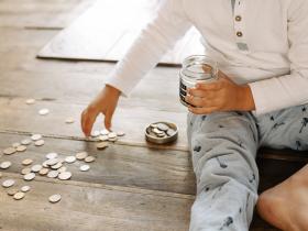 Як стягнути аліменти на дитину, якщо один з батьків проживає за кордоном