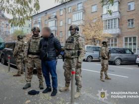 «Працевлаштовували» на керівні посади в Офісі Президента, прикриваючись прізвищем Єрмак: затримано групу шахраїв