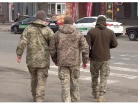 В Одесі співробітник ТЦК побив звільненого з полону захисника Маріуполя: справу передано до суду