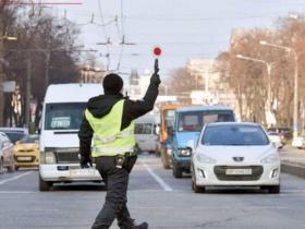 Поліцейські зупинили авто: спочатку докази порушення ПДР, а вже потім документи водія