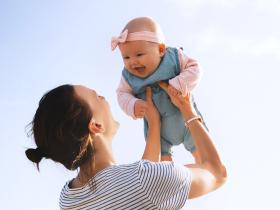 Допомога по вагітності та пологах: особливості надання допомоги для жінок, які застраховані або ні в системі держсоцстрахування