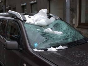 Якщо бурулька впала на авто: що робити та як відшкодувати збитки (алгоритм дій)