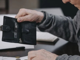 Державна соціальна допомога замість пенсії: яка передбачена допомога тим, хто не має права на пенсію та особам з інвалідністю