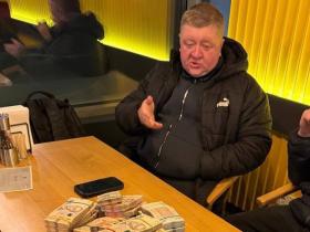 СБУ та поліція затримали посадовця КМДА, який вимагав «відкат» за поставку навчального обладнання до київських шкіл