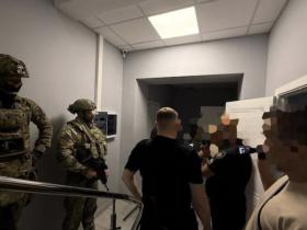 Маски-шоу 2.0: обшук як інструмент тиску чи законна необхідність