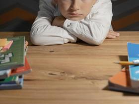 Чи підлягають поверненню сплачені аліменти після виключення відомостей про батьківство з актового запису про народження дитини: рішення суду