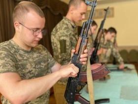 Підготовка громадян до національного спротиву: студенти та школярі отримають навички захисту країни у професійних інструкторів