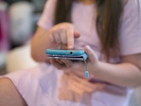 Суд визнав залежність від YouTube та Instagram та зобов’язав виплатити компенсацію 20-річній дівчині: деталі рішення