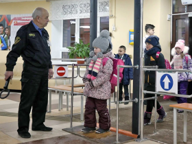 Фізична охорона, металодетектори та відеоспостереження: у школах почали діяти нові правила безпеки