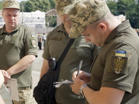 Для працівників ТЦК хочуть ввести обовʼязкові жетони та нові правила спілкування - законопроект