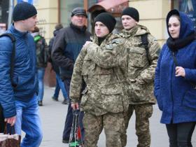 Носіння військової форми в Україні: хто має право, а кого можуть покарати і на яку суму?