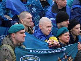 Передвеликодній обмін: 182 українці було звільнено з російського полону, вони повернулись додому