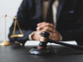 Щодо заявлення до стягнення витрат на участь адвоката у судовому засіданні