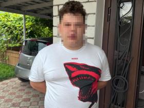 Виманювали гроші під виглядом допомоги від відомих БФ та міжнародних організацій: викрито шахраїв