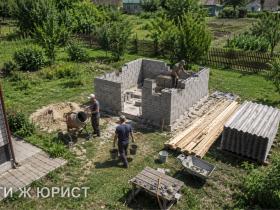 Власникам приватних будинків: що можна будувати на своїй ділянці без дозволів?