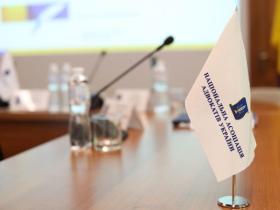 Позов адвоката про стягнення гонорару та скарга клієнта до КДКА можуть розглядатися паралельно
