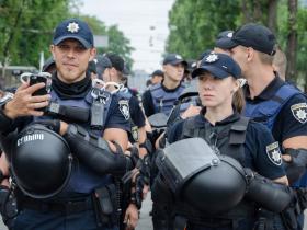 Розміщення у Facebook фото поліцейських під час виконання ними своїх обов’язків не являється порушенням прав поліцейських на приватність – ЄСПЛ