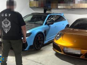 СБУ та Нацполіція ліквідували мережу шахрайських кол-центрів: у фігурантів виявлено майже $2 млн та елітний автопарк