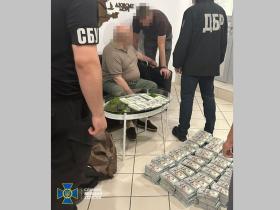5 млн доларів за «закриття» кримінальної справи: затримано адвоката, який вимагав гроші